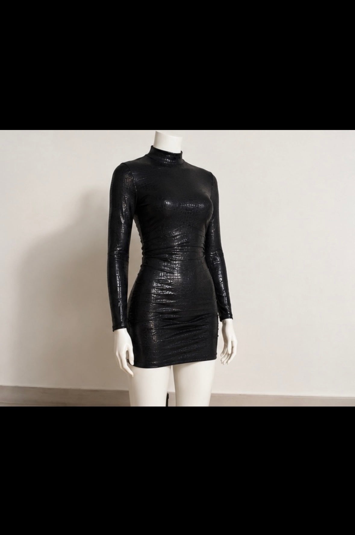 Black fitted short dress